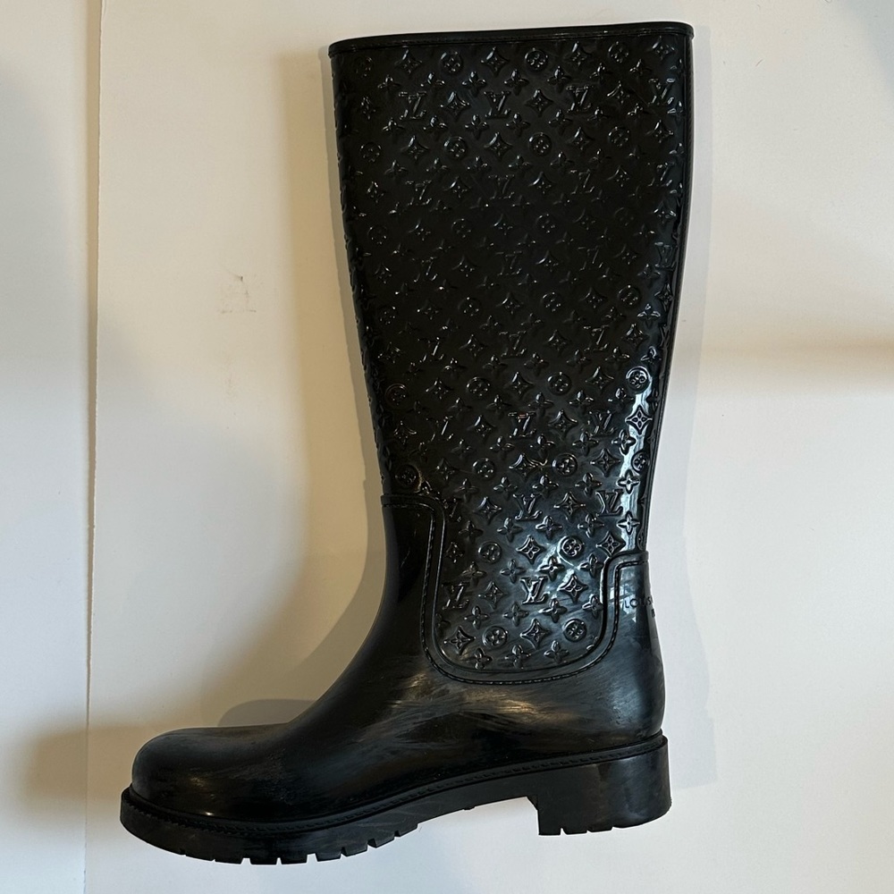 Louis Vuitton rain boots. Excellent condition. Black rubber. Incredible deal. - Picture 4 of 9